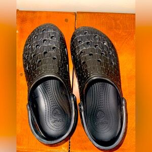 Crocs size woman’s 11/ men’s 9